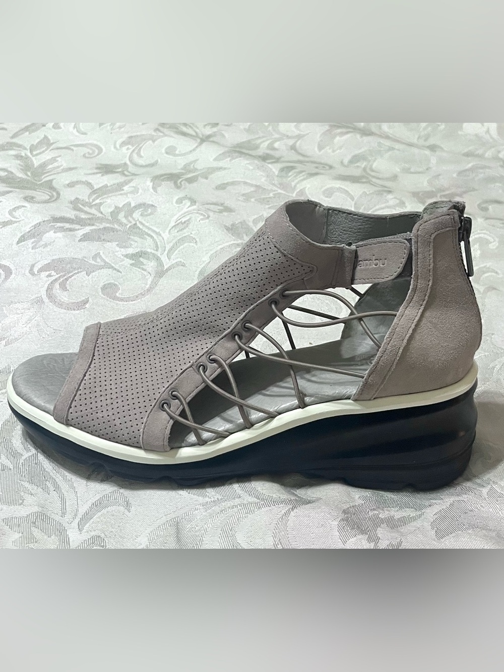 Jambu Naomi Wedge Sandals Light Grey Perforated Suede Leather Back Zippers 10